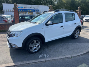 2018 Dacia Sandero Stepway 0.9 Tce Laureate Euro 6 (s/s) 5dr in White — image 4