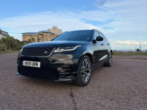 2019 Land Rover Range Rover Velar 3.0 D275 R-Dynamic Se in Black — image 4