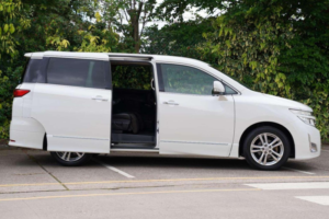 2011 Nissan Elgrand 2.5 Highway Star 5dr 8 Seats in White — image 3