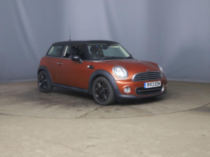 2013 MINI Hatch 1.6 Cooper Euro 5 (s/s) 3dr in Orange — image 2