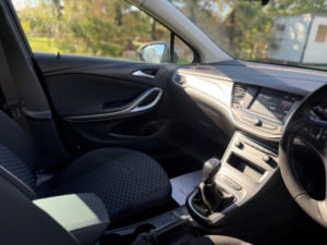 2020 Vauxhall Astra 1.5 Turbo D Business Edition Nav Euro 6 (s/s) 5dr in Grey — image 5