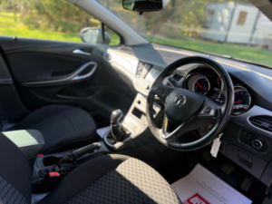 2020 Vauxhall Astra 1.5 Turbo D Business Edition Nav Euro 6 (s/s) 5dr in Grey — image 6