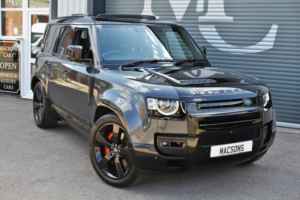 2025 Land Rover Defender 110 5.0 P425 V8 X in Grey — image 3