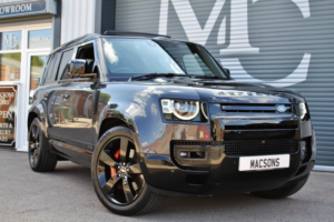 2025 Land Rover Defender 110 5.0 P425 V8 X in Grey — image 4