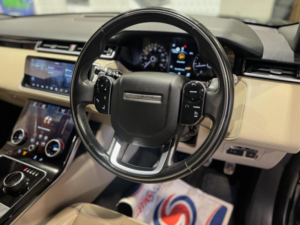 2018 Land Rover Range Rover Velar 2.0 D180 R-Dynamic Se Auto 4WD Euro 6 (s/s) 5dr in Black — image 3