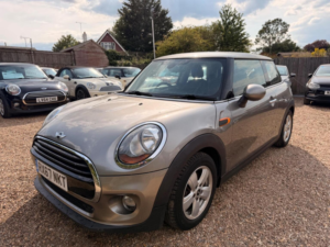 2017 MINI Hatch 1.5 Cooper Euro 6 (s/s) 3dr in Silver — image 5