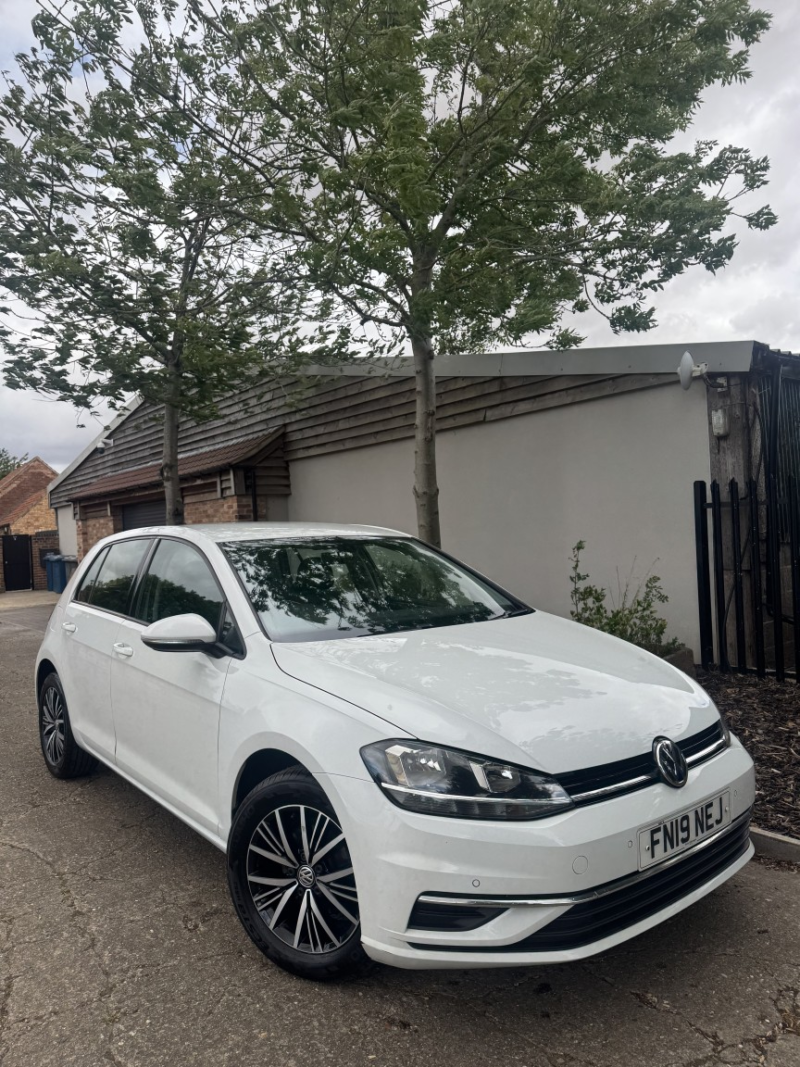 2019 Volkswagen Golf 1.0 Tsi Se Nav in White — image 1