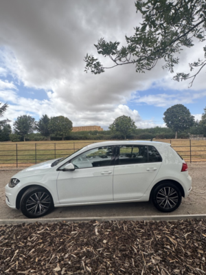 2019 Volkswagen Golf 1.0 Tsi Se Nav in White — image 4