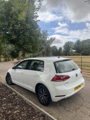 2019 Volkswagen Golf 1.0 Tsi Se Nav in White — image 5