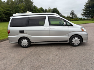 2003 Toyota Alphard
