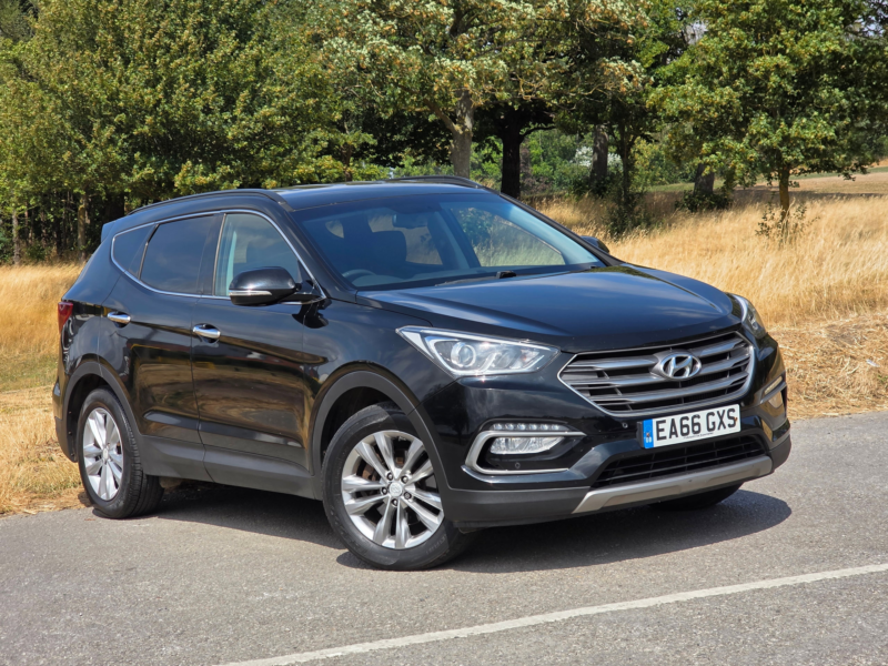 2016 Hyundai Santa Fe 2.2 Crdi Blue Drive Premium SUV 5dr Diesel Manual 4WD Euro 6 (s/s) (7 Seat) (200 Ps) in Black — image 1
