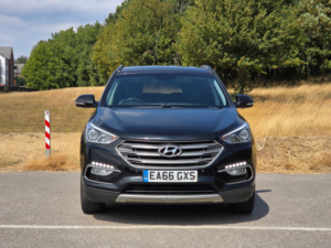 2016 Hyundai Santa Fe 2.2 Crdi Blue Drive Premium SUV 5dr Diesel Manual 4WD Euro 6 (s/s) (7 Seat) (200 Ps) in Black — image 2