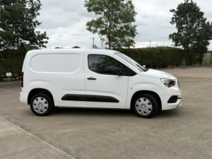 2020 Vauxhall Combo 1.6 Turbo D 2300 Sportive in White — image 2