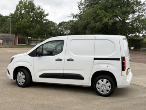 2020 Vauxhall Combo 1.6 Turbo D 2300 Sportive in White — image 4