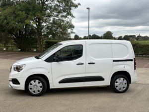 2020 Vauxhall Combo 1.6 Turbo D 2300 Sportive in White — image 5