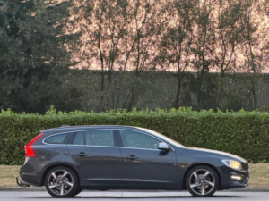 2015 Volvo V60 2.0 D4 R-Design Nav Auto Euro 6 (s/s) 5dr in Grey — image 2