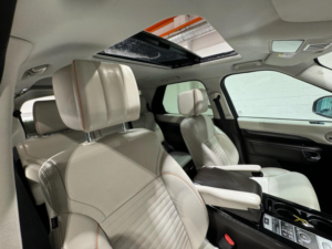 2018 Land Rover Discovery 2.0 Sd4 Hse Luxury Auto 4WD Euro 6 (s/s) 5dr in Black — image 4