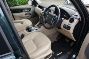 2013 Land Rover Discovery Sdv6 Hse in Black — image 2