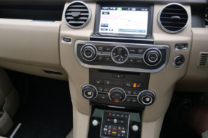 2013 Land Rover Discovery Sdv6 Hse in Black — image 3
