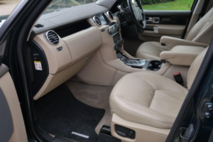 2013 Land Rover Discovery Sdv6 Hse in Black — image 4