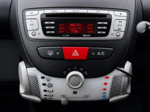2012 Peugeot 107 1.0 12v Allure 2 Tronic Euro 5 5dr in Purple — image 4