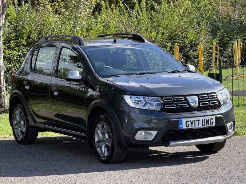 2017 Dacia Sandero Stepway 0.9 Stepway Laureate Tce 90 in Grey — image 1