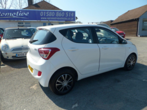2015 Hyundai I10 1.0 Se in White — image 4