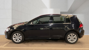 2014 Volkswagen Golf 1.6 Tdi Bluemotion Tech Se in Black — image 6