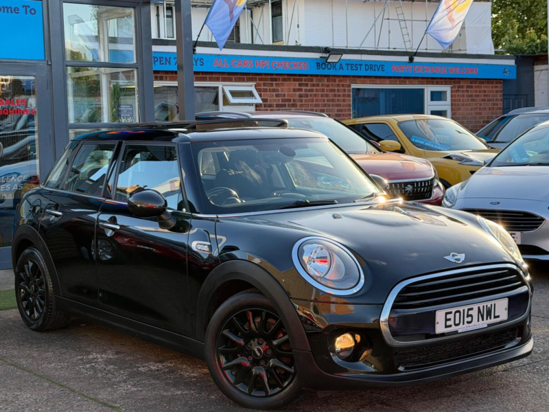 2015 MINI Hatch 1.5 Cooper Auto Euro 6 (s/s) 5dr in Black — image 1