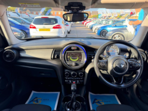 2015 MINI Hatch 1.5 Cooper Auto Euro 6 (s/s) 5dr in Black — image 2