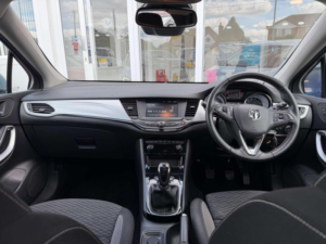 2020 Vauxhall Astra 1.2 Turbo Sri Nav Sports Tourer Euro 6 (s/s) 5dr in Silver — image 4