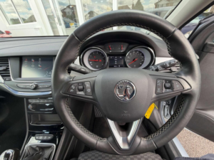 2020 Vauxhall Astra 1.2 Turbo Sri Nav Sports Tourer Euro 6 (s/s) 5dr in Silver — image 5