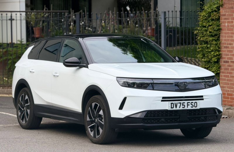2025 Vauxhall Grandland 1.2 Ultimate SUV 5dr Petrol Hybrid E-Dct Euro 6 (s/s) (136 Ps) in White — image 1