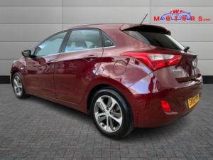 2016 Hyundai I30 1.6 I30 5dr Se 1.6 Crdi 110ps Dct Bd in Red — image 5