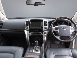 2014 Toyota Land Cruiser 4.6 V8 Zx J200 in White — image 2