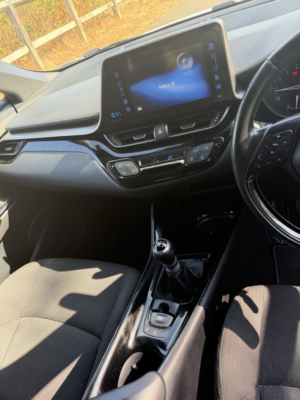 2019 Toyota C-Hr 1.2 Vvt-I Design in White — image 5