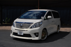 2013 Toyota Alphard 2.4 Gold Edition 7 Seats in Cream — image 3