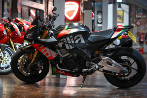 2018 Aprilia Tuono 1100 V4 *akrapovic Exhaust - Low Mileage* in Silver — image 3