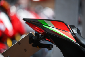 2018 Aprilia Tuono 1100 V4 *akrapovic Exhaust - Low Mileage* in Silver — image 4