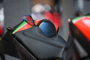 2018 Aprilia Tuono 1100 V4 *akrapovic Exhaust - Low Mileage* in Silver — image 5