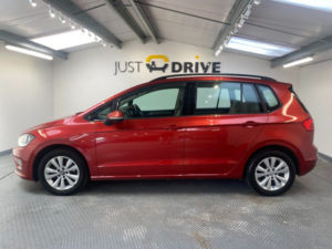2015 Volkswagen Golf Sv 1.6 Tdi Bluemotion Tech Se MPV 5dr Diesel Manual Euro 6 (s/s) (110 Ps) in Red — image 2