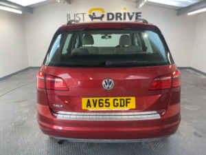 2015 Volkswagen Golf Sv 1.6 Tdi Bluemotion Tech Se MPV 5dr Diesel Manual Euro 6 (s/s) (110 Ps) in Red — image 4
