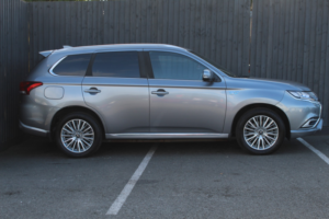 2018 Mitsubishi Outlander 2.4 H Twinmotor 13.8kwh 4h in Grey — image 4
