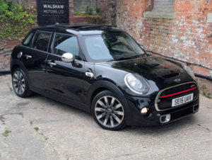 2015 MINI Hatch 2.0 5-Door Hatch Cooper S in Black — image 3