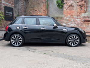 2015 MINI Hatch 2.0 5-Door Hatch Cooper S in Black — image 4