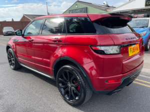 2015 Land Rover Range Rover Evoque 2.2 Sd4 Dynamic SUV 5dr Diesel Auto 4WD Euro 5 (s/s) (190 Ps) in Red — image 4