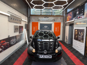 2012 Volkswagen Golf 1.6 Tdi Match DSG Euro 5 5dr in Black — image 2