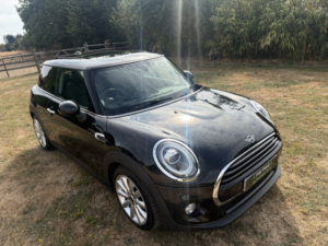 2018 MINI Hatch 1.5 Cooper 3-Door Hatch in Black — image 3