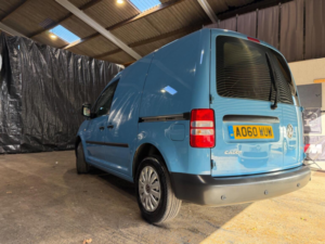 2010 Volkswagen Caddy 1.6 Tdi C20 DSG L1 H1 4dr in Blue — image 4