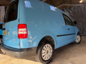2010 Volkswagen Caddy 1.6 Tdi C20 DSG L1 H1 4dr in Blue — image 5